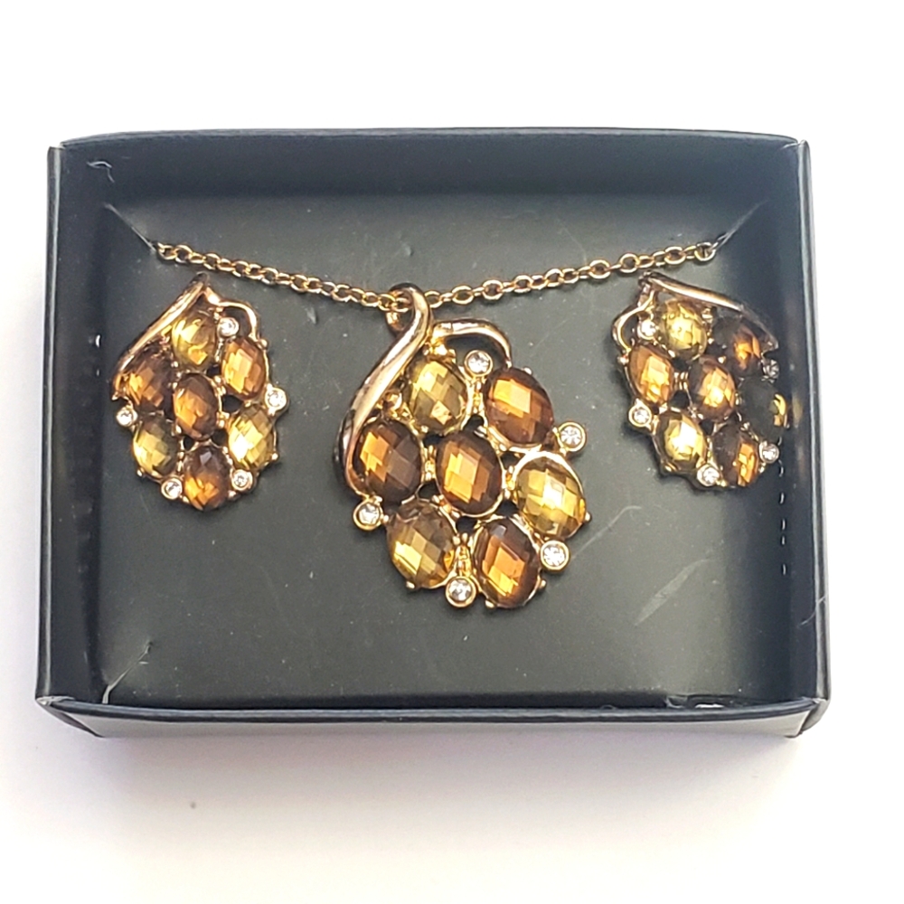 AVON Elegant Clusters Necklace & Earrings Set